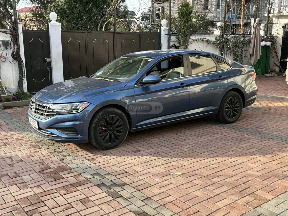 Volkswagen Jetta 2018 — photo 2