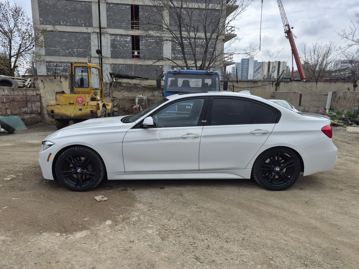 BMW 330 2017 — photo 2