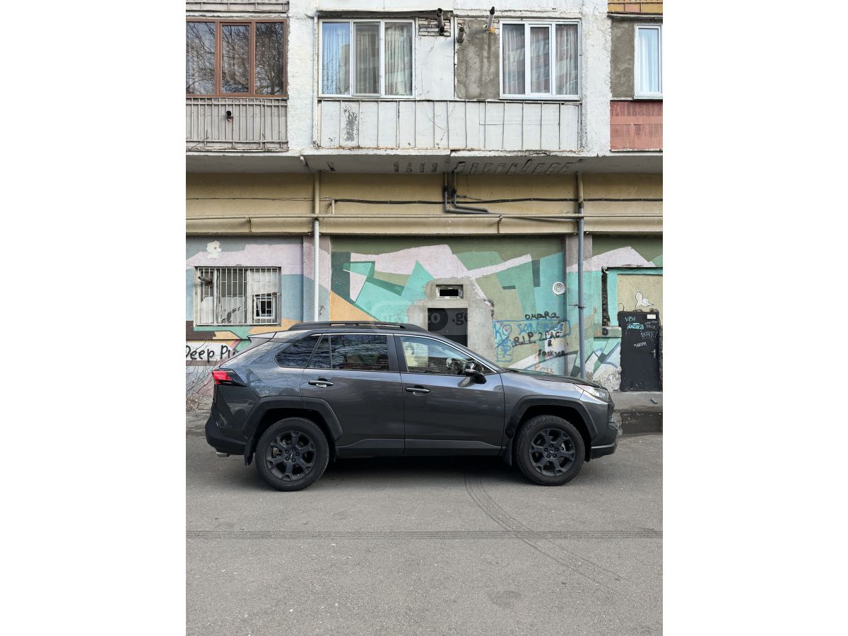 Toyota RAV4 2020 — photo 2