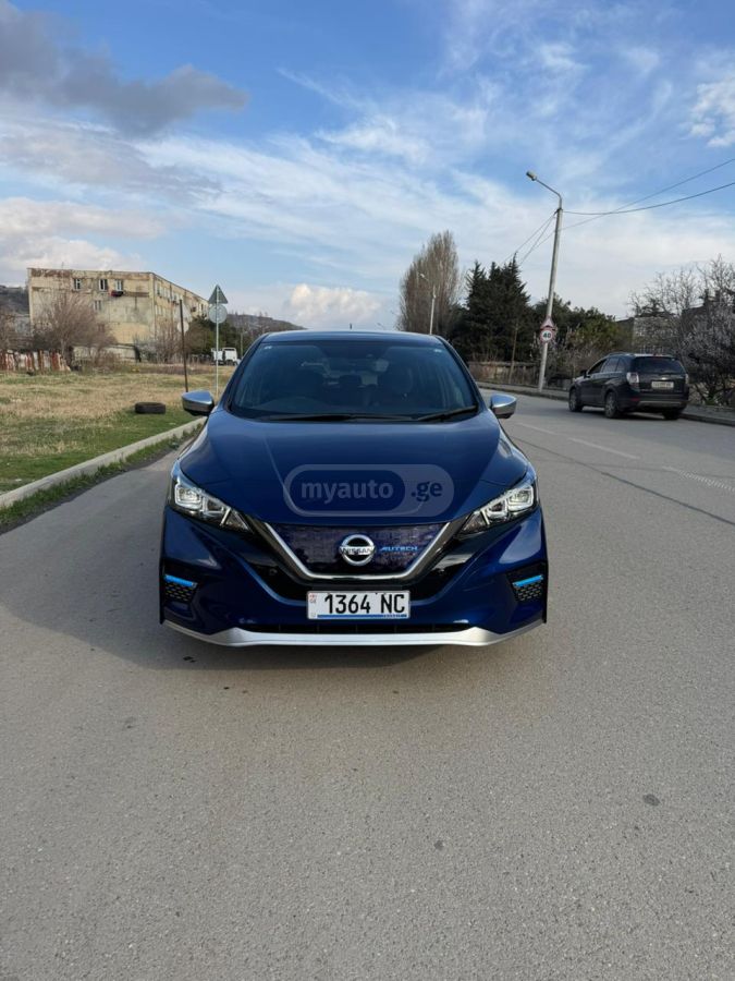 Nissan Leaf 2019 — photo 2