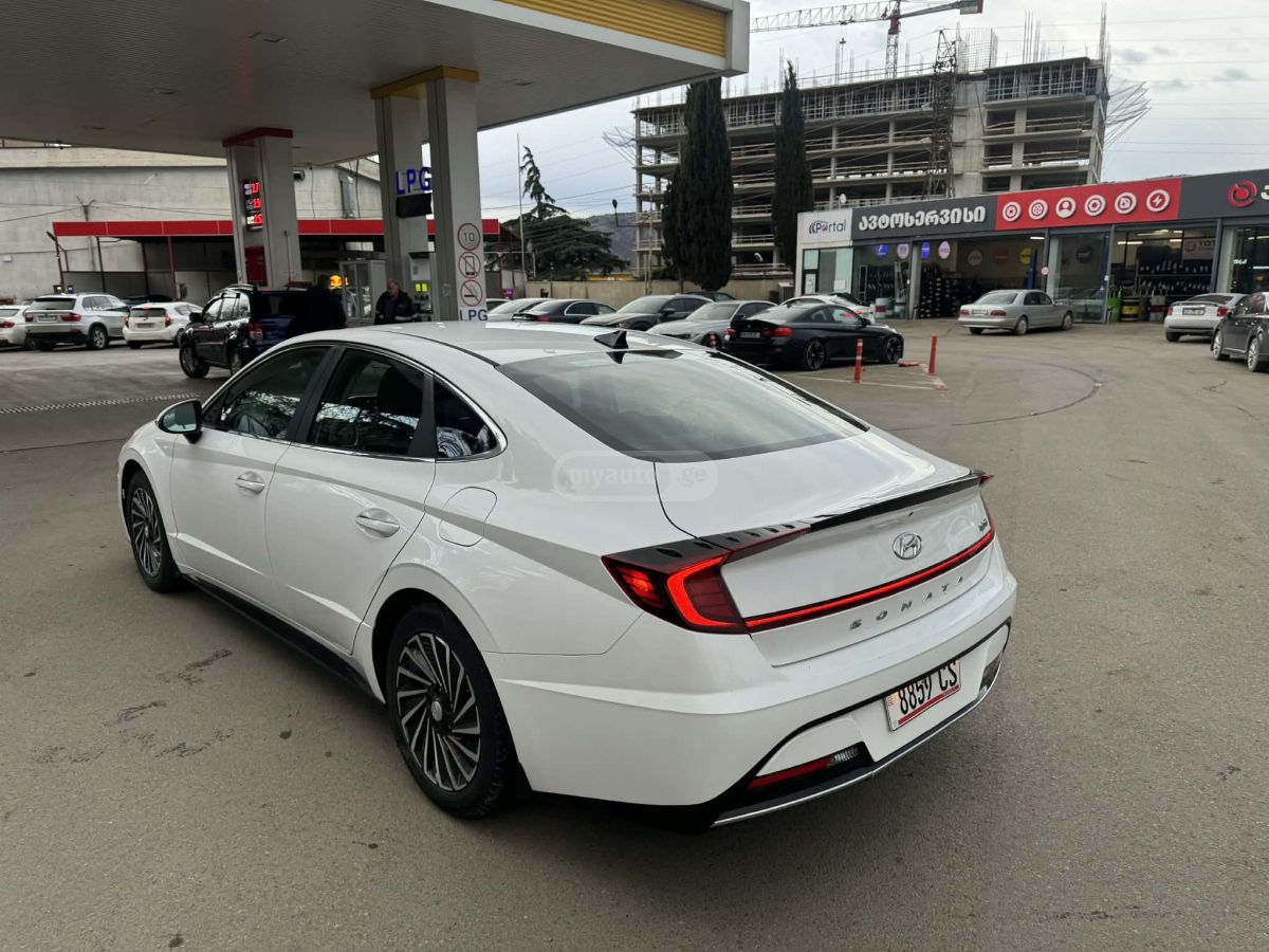 Hyundai Elantra 2021 — photo 2