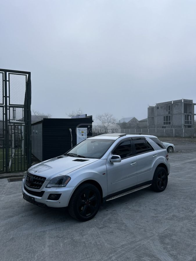 Mercedes-Benz ML 350 2010 — photo 2
