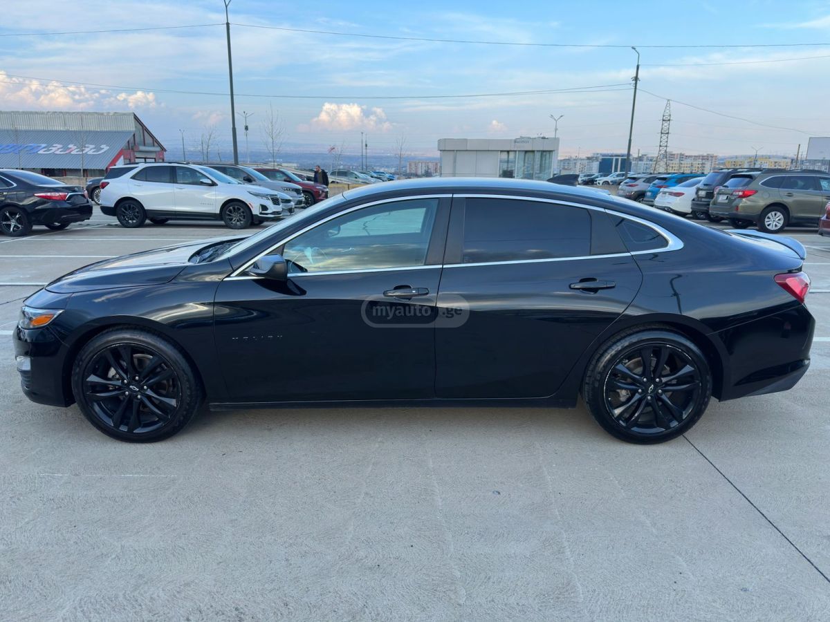 Chevrolet Malibu 2021 — photo 2