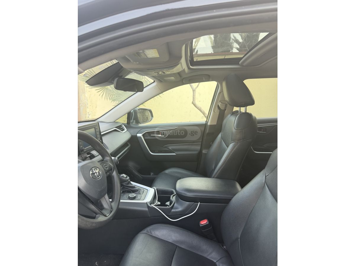 Toyota RAV 4 2021 — photo 2