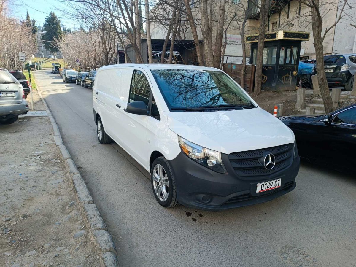 Mercedes-Benz Metris Passenger Van