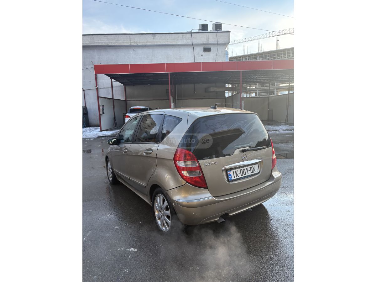 Mercedes-Benz A 200