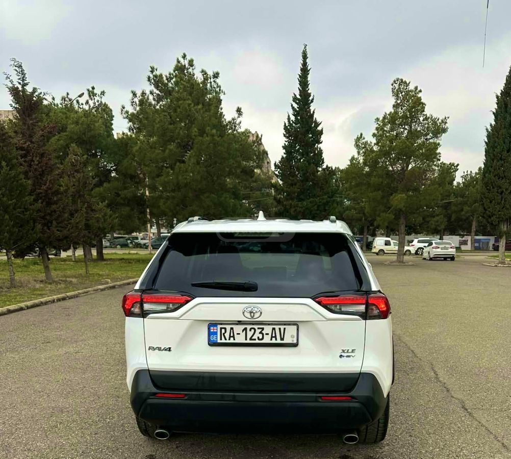 Toyota RAV4 2024 — photo 2