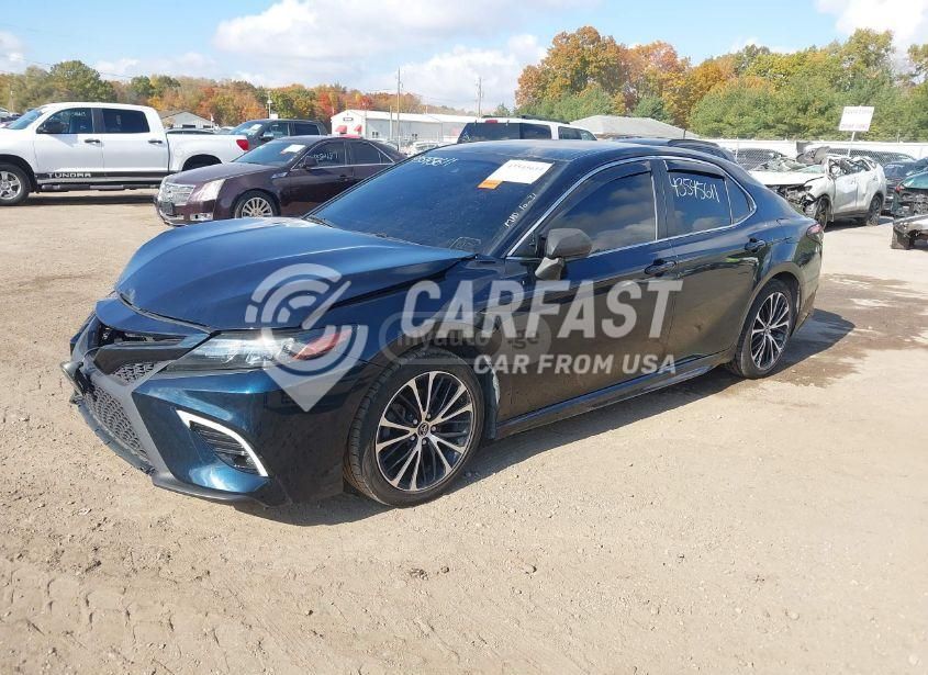Toyota Camry 2017 — photo 2