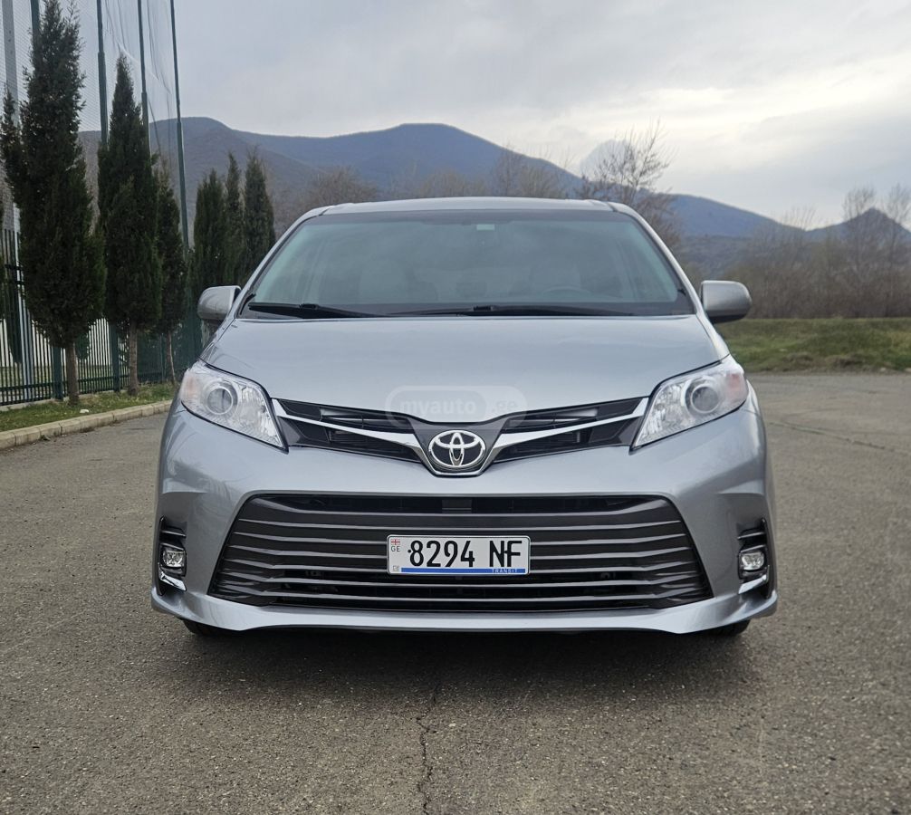 Toyota Sienna 2015 — photo 2