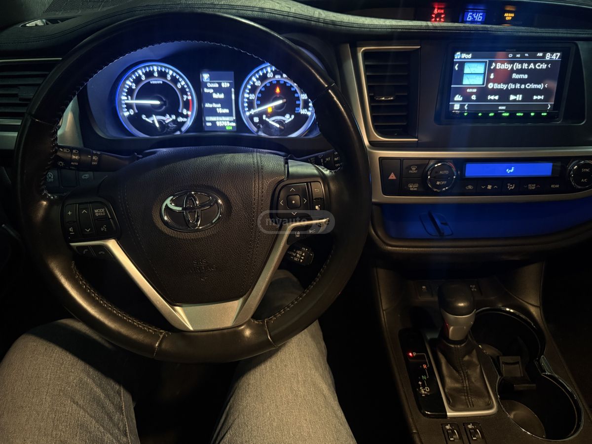 Toyota Highlander 2017 — photo 2