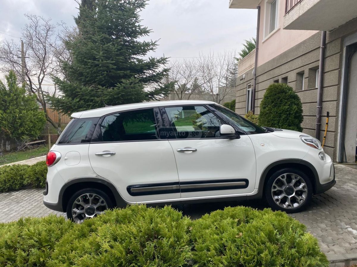 Fiat 500L 2014 — photo 2