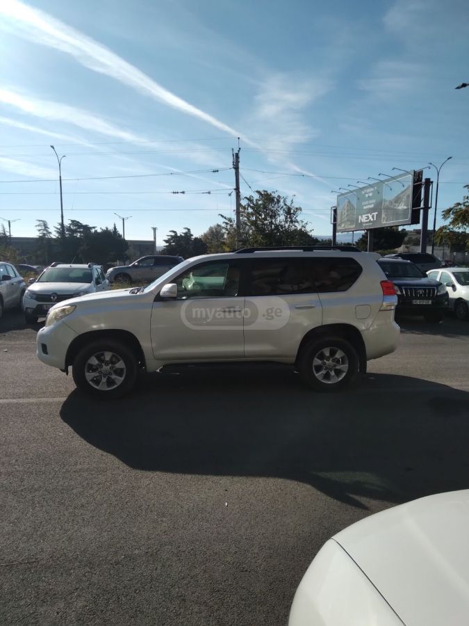 Toyota Land Cruiser Prado 2013 — photo 2