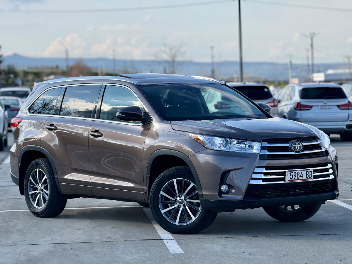 Toyota Highlander 2017 — photo 2