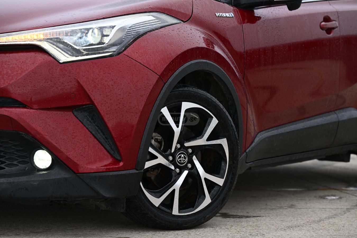 Toyota C-HR 2017 — photo 2