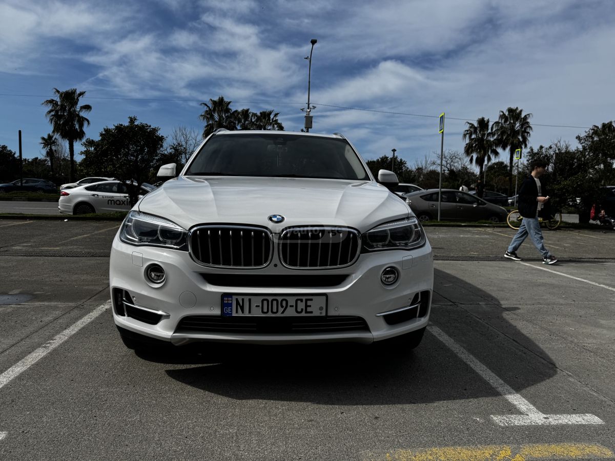 BMW X5 2016 — photo 2