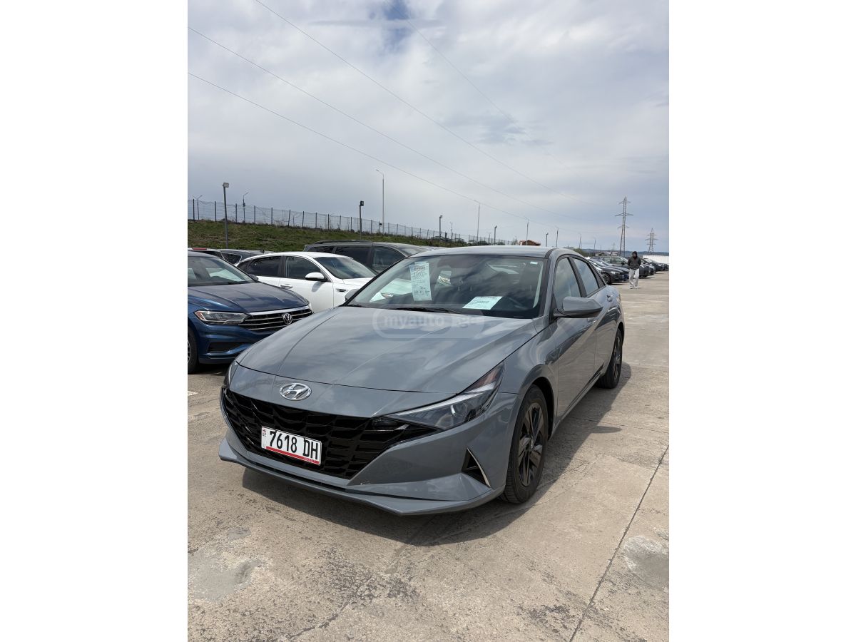 Hyundai Elantra 2022 — photo 2