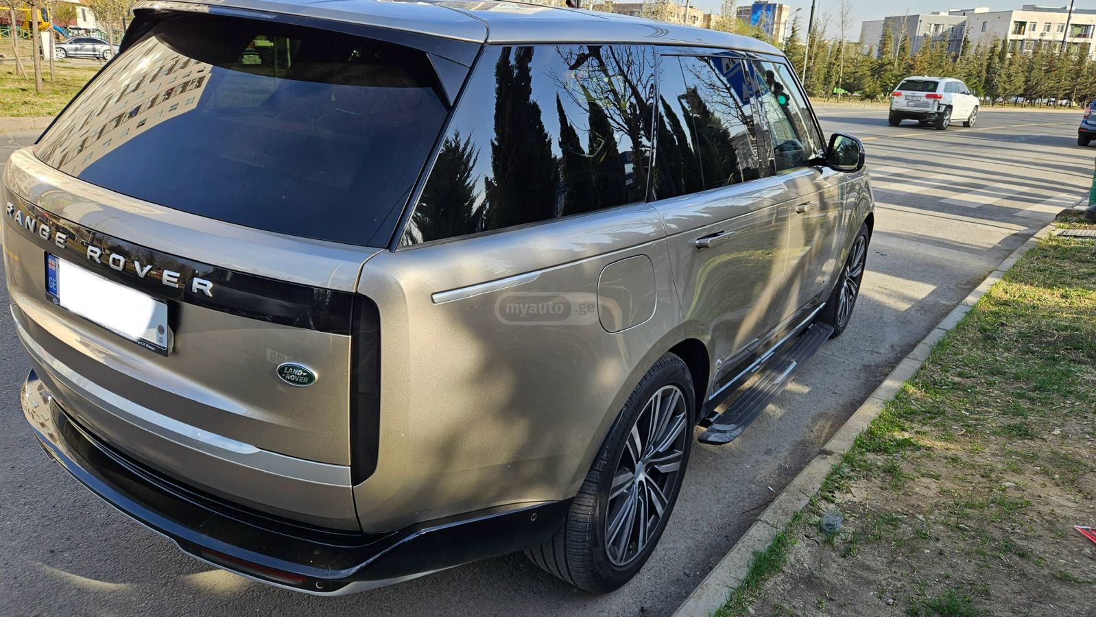 Land Rover Range Rover 2022 — photo 2