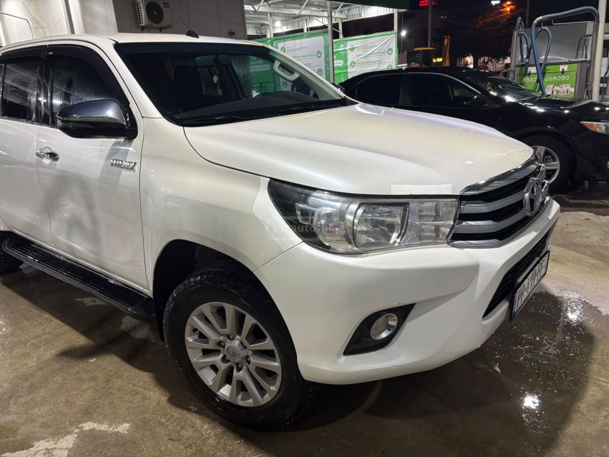 Toyota Hilux 2019 — photo 2