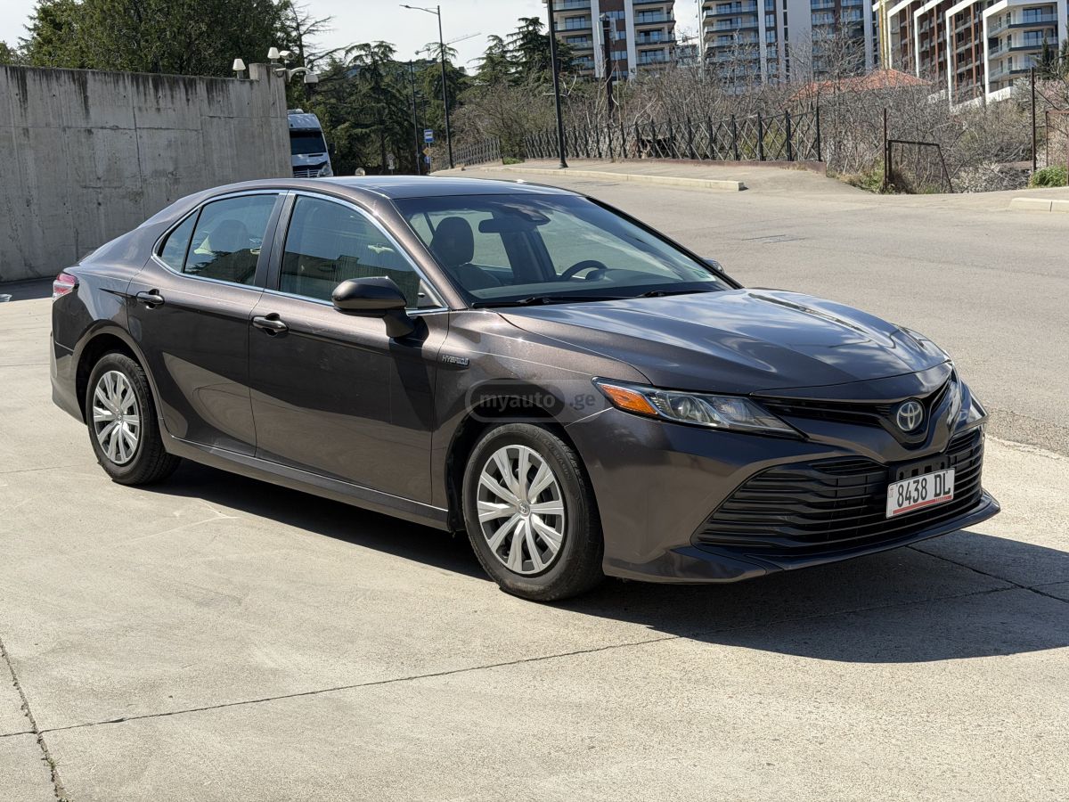Toyota Camry 2018 — photo 2
