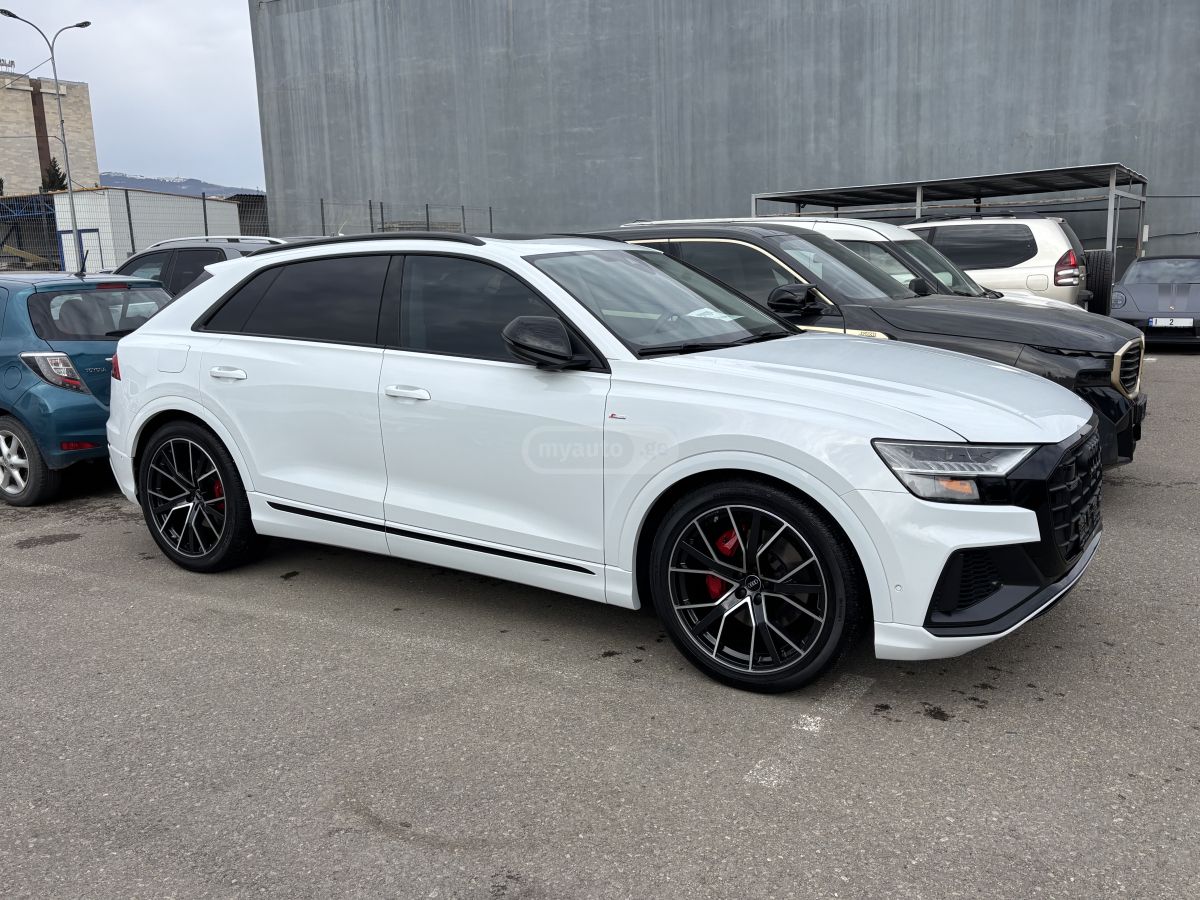 Audi Q8 2022 — photo 2