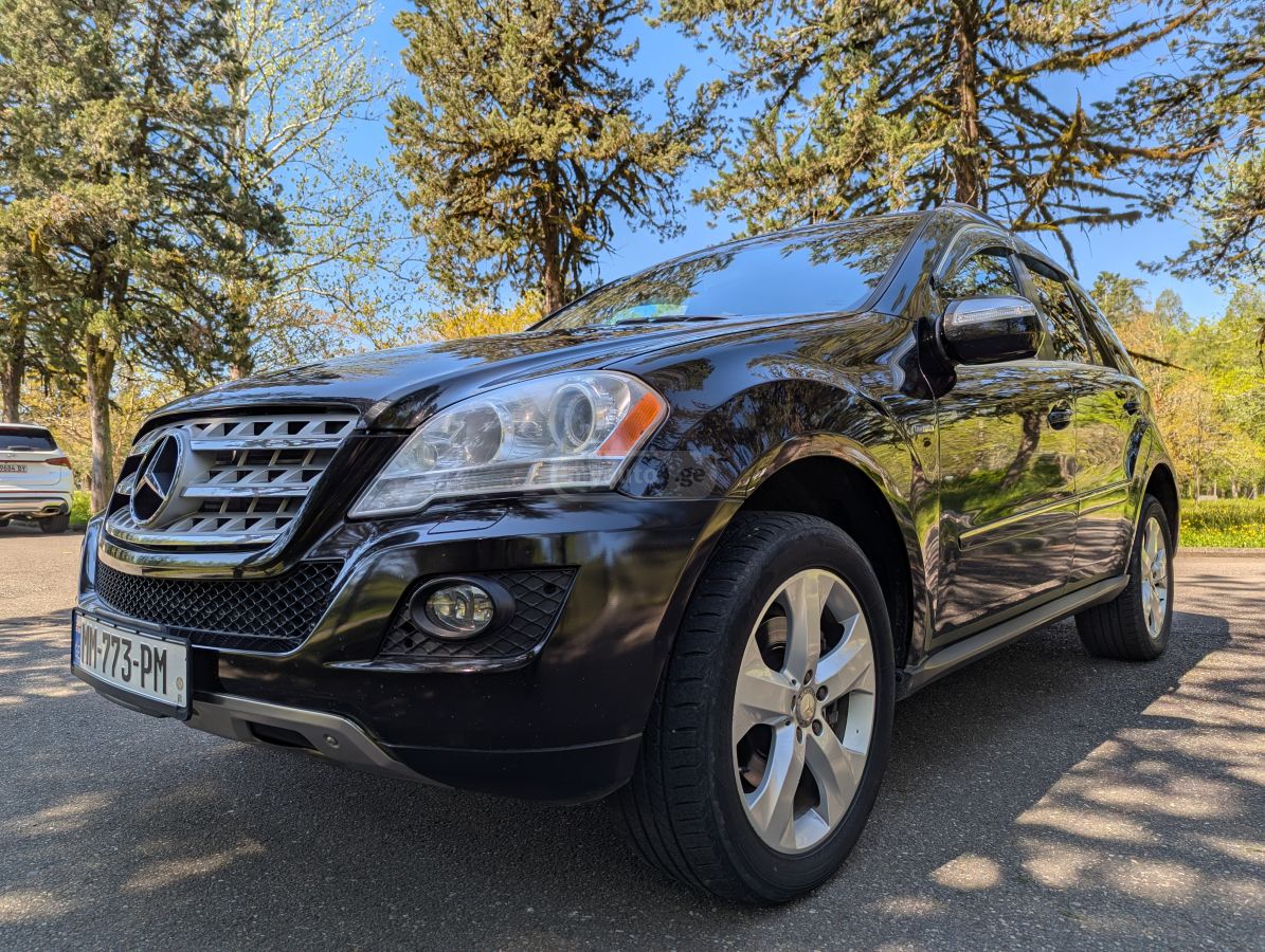 Mercedes-Benz ML 350 2010 — photo 2