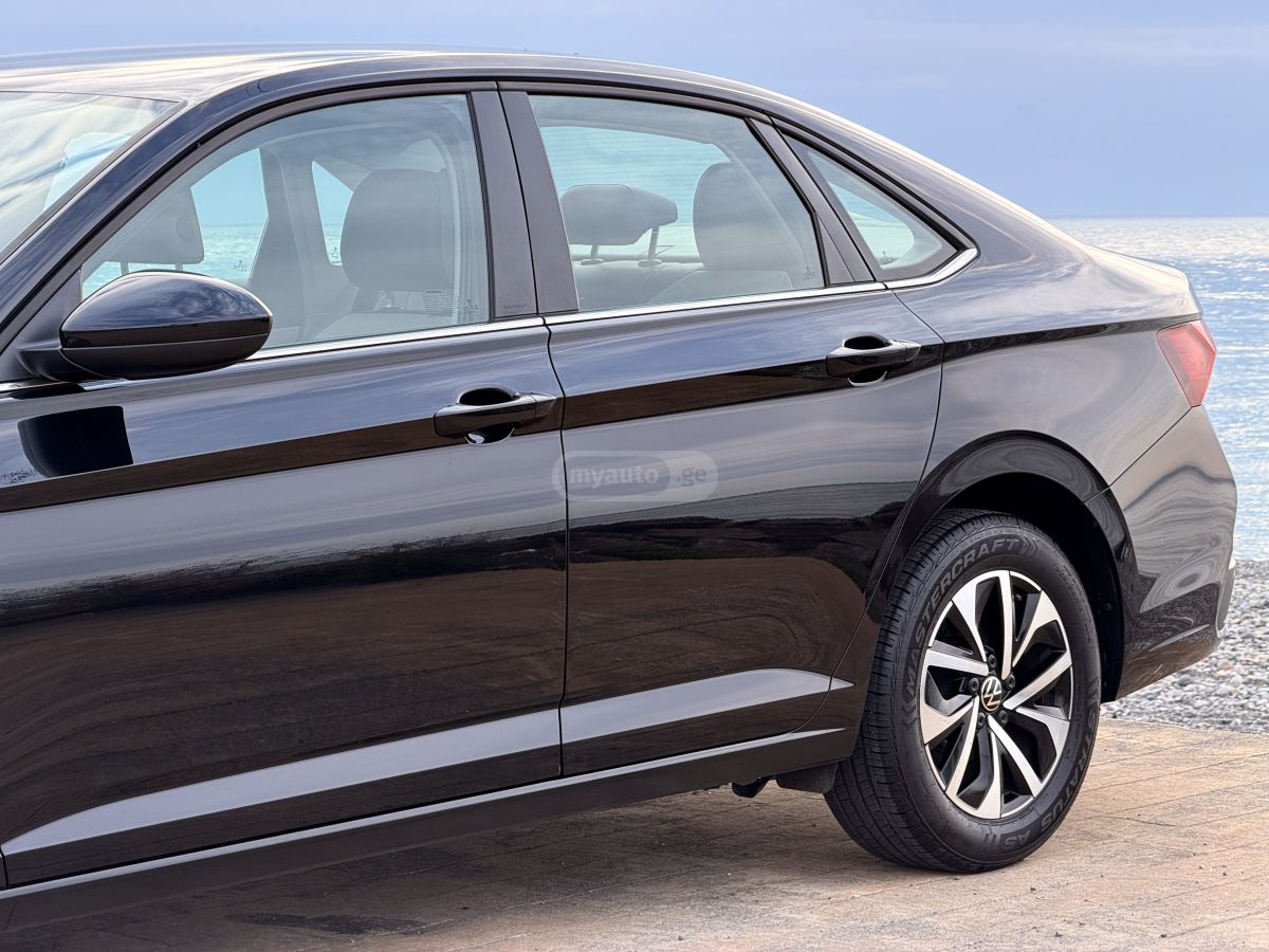 Volkswagen Jetta 2023 — photo 2