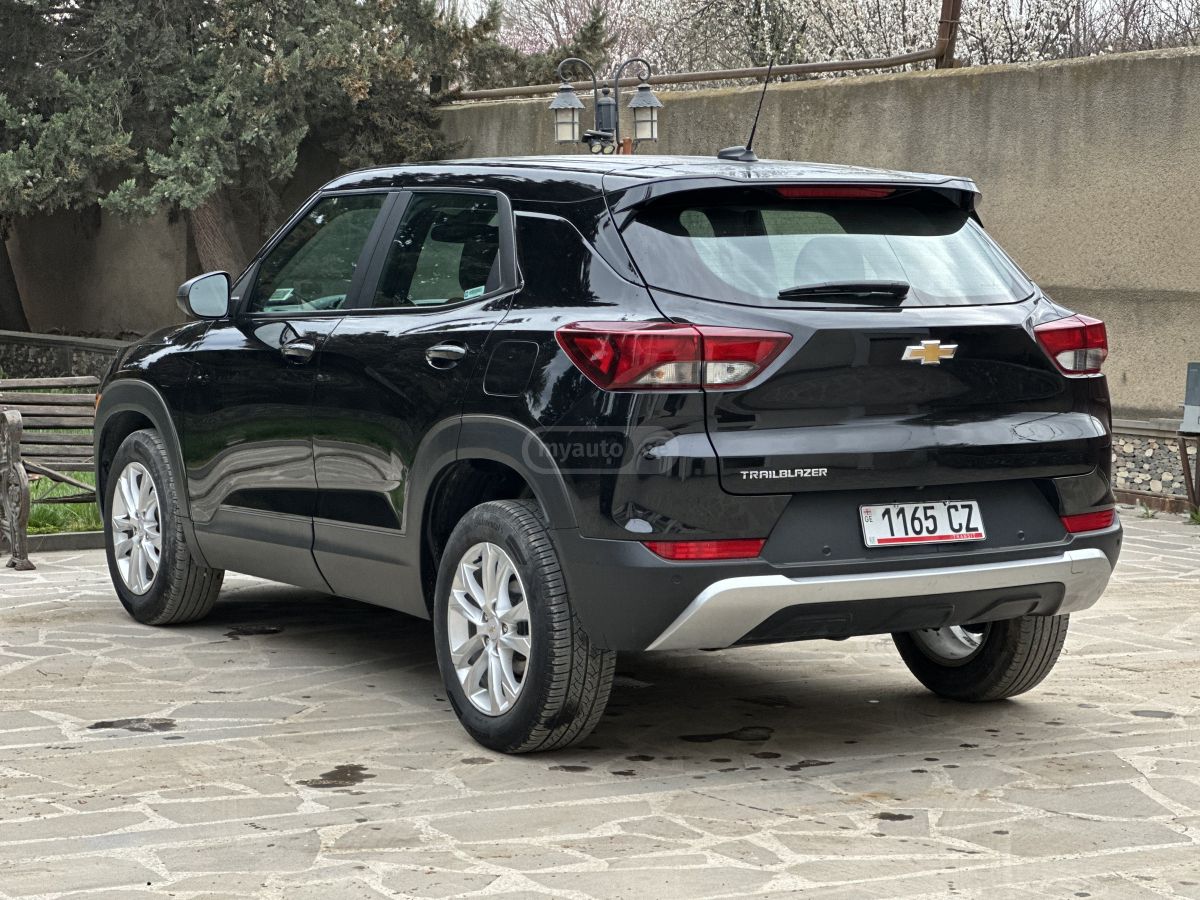 Chevrolet Trailblazer 2022 — photo 2