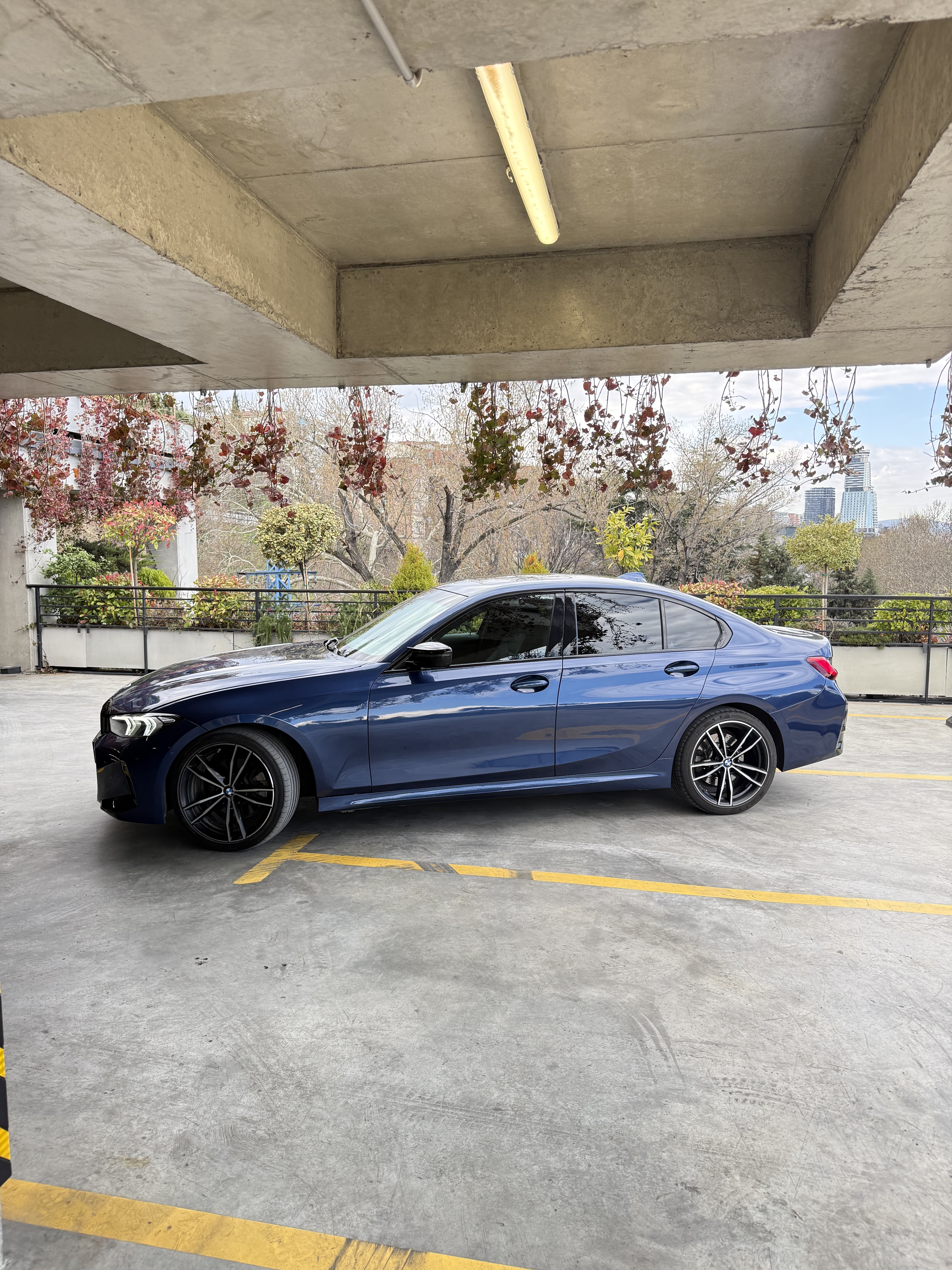 BMW 330 2021 — photo 2