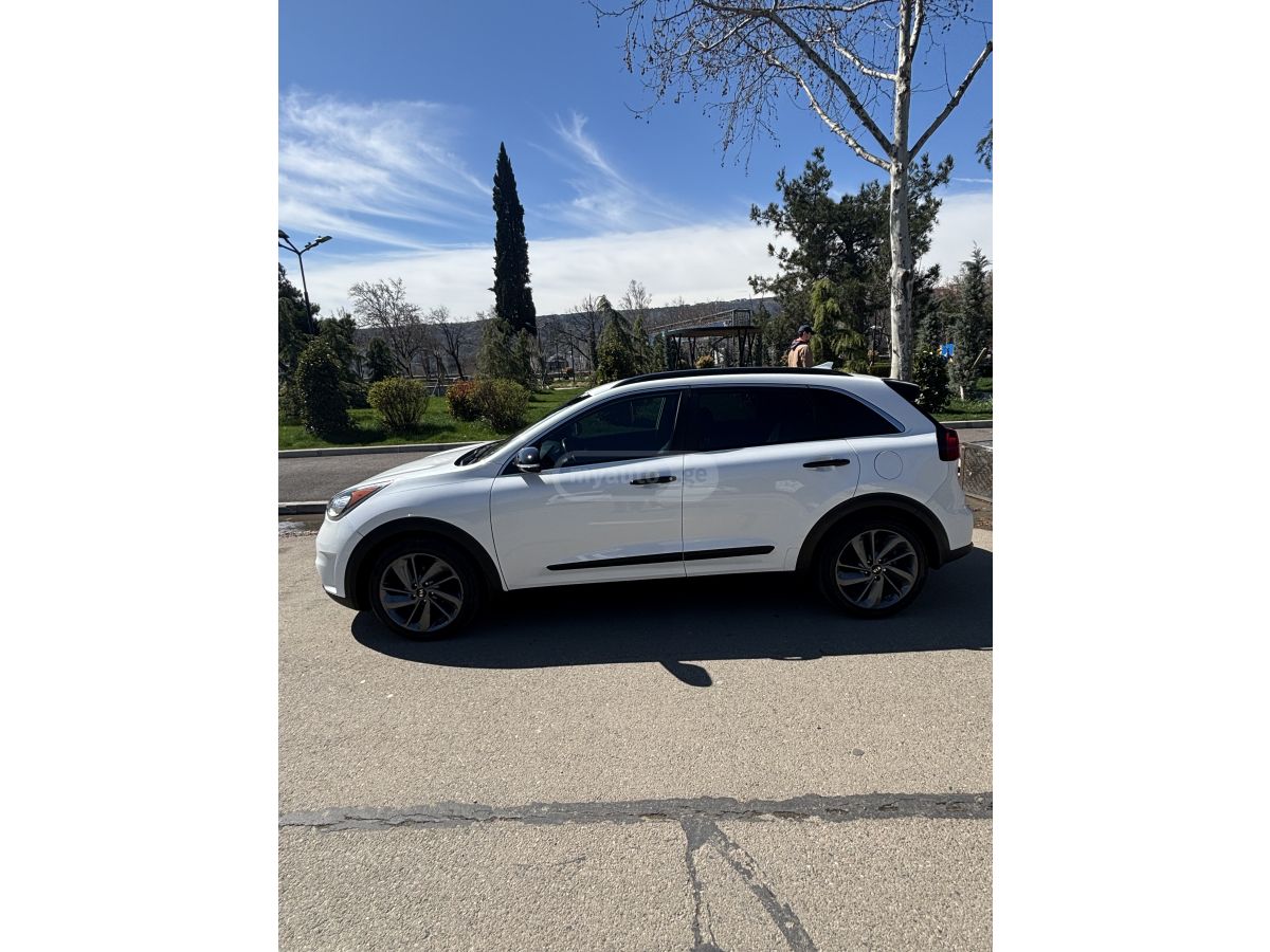 Kia Niro 2017 — photo 2
