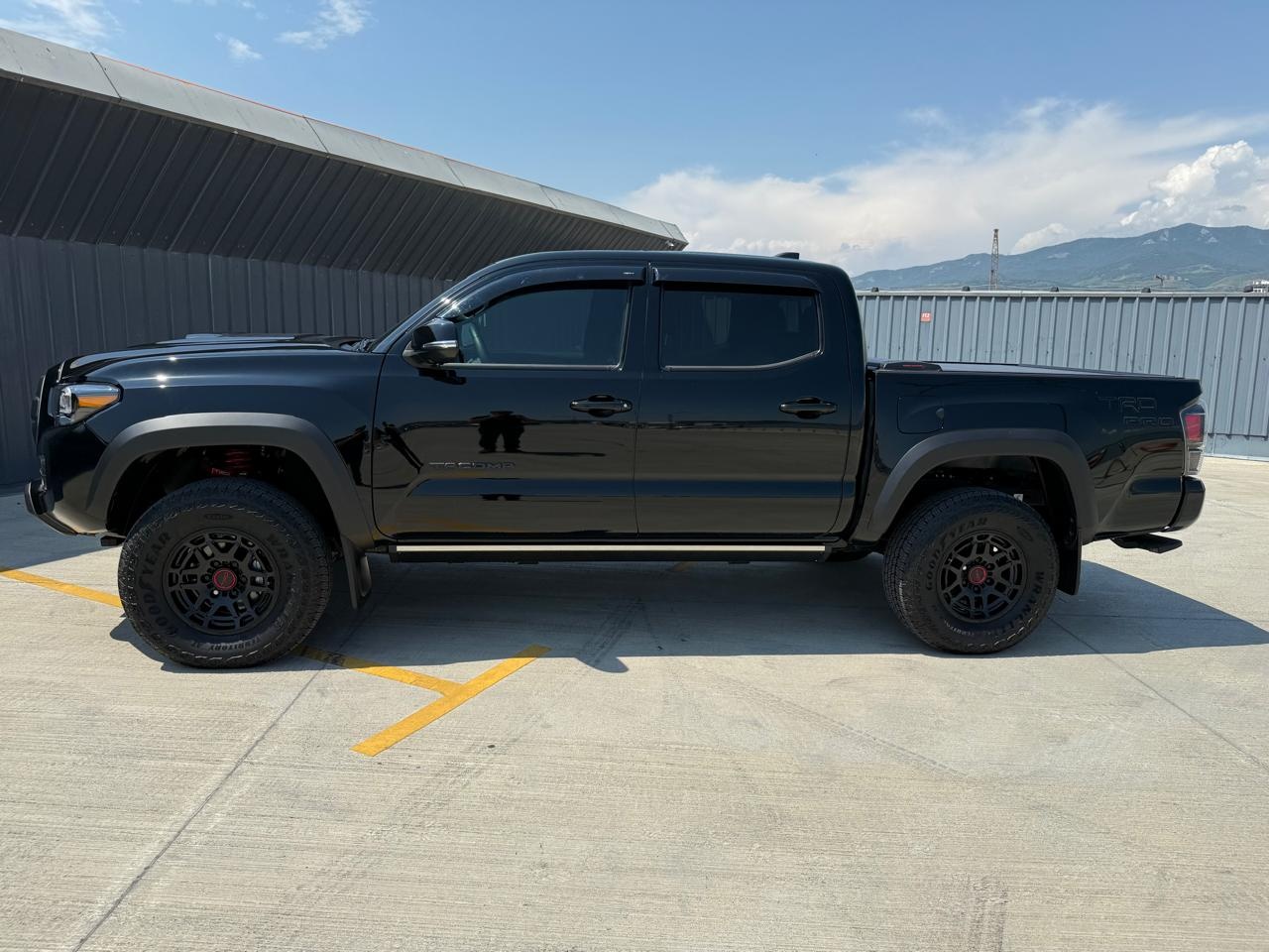 Toyota Tacoma 2023 — photo 2