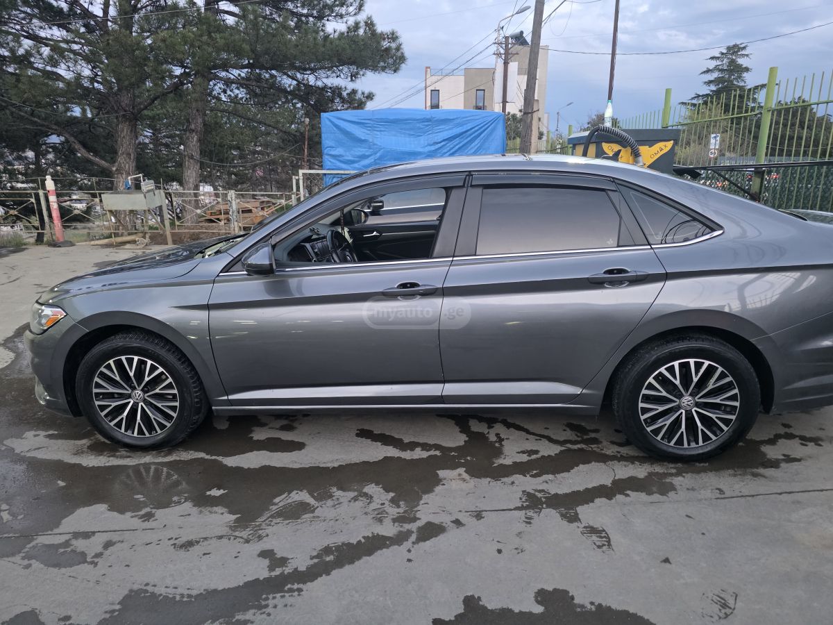 Volkswagen Jetta 2019 — photo 2
