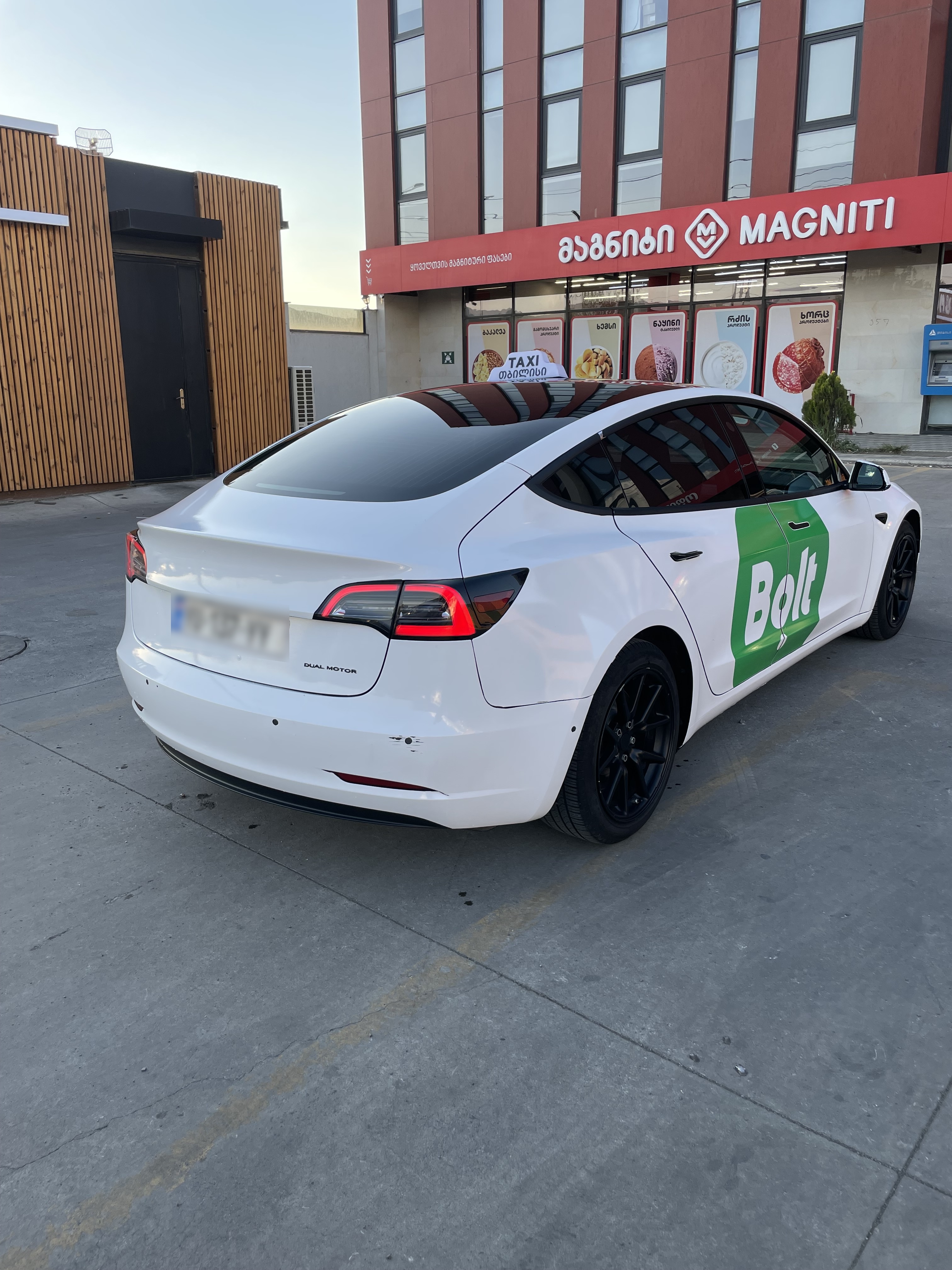 Tesla Model 3 2018 — photo 2