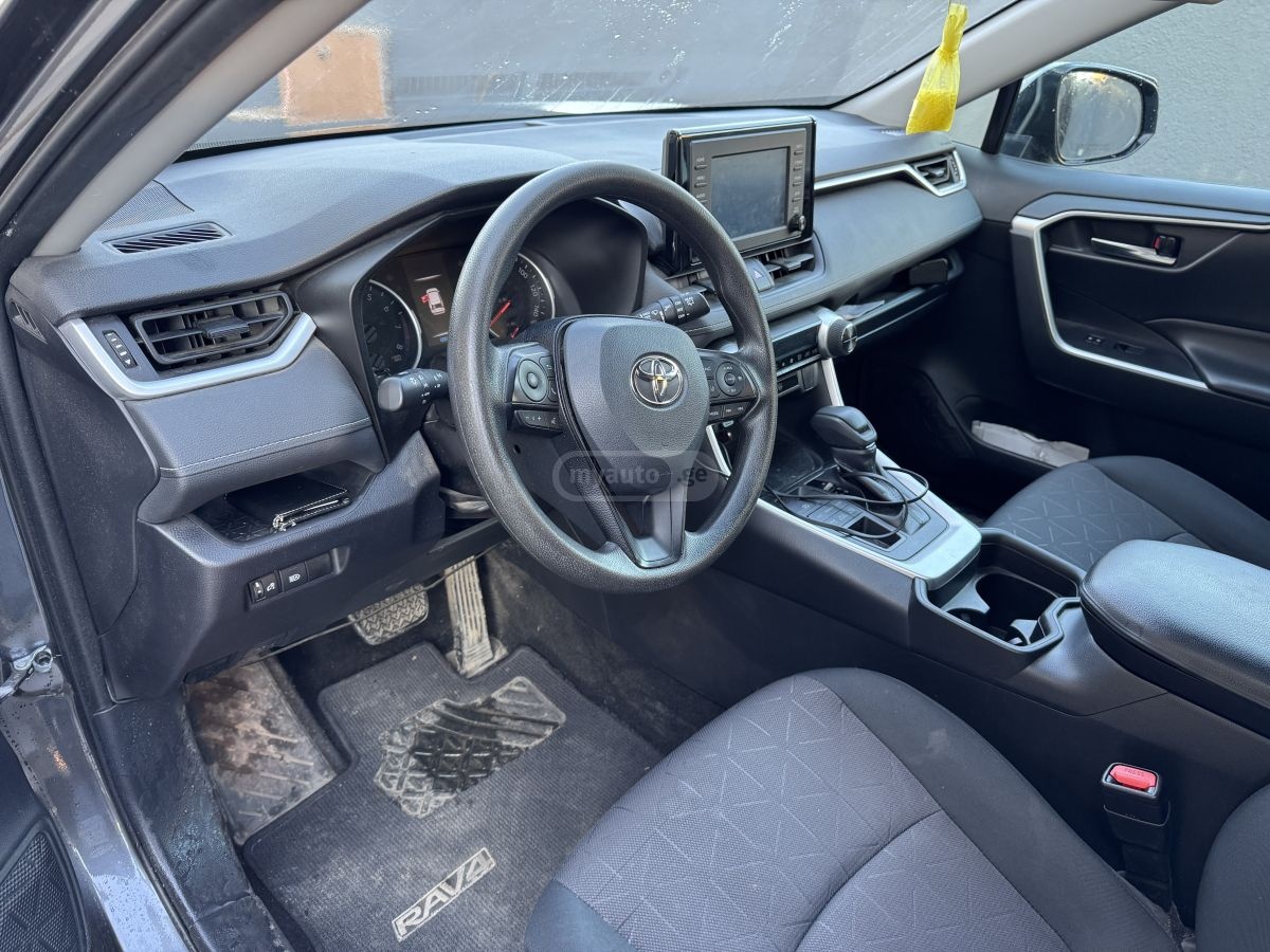 Toyota RAV4 2019 — photo 2