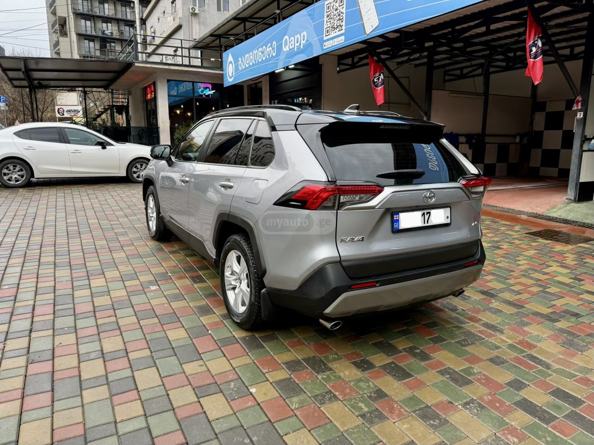 Toyota RAV4 2019 — photo 2