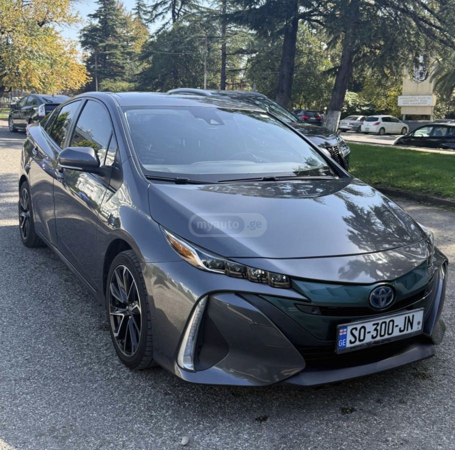 Toyota Prius Prime 2020 — photo 2