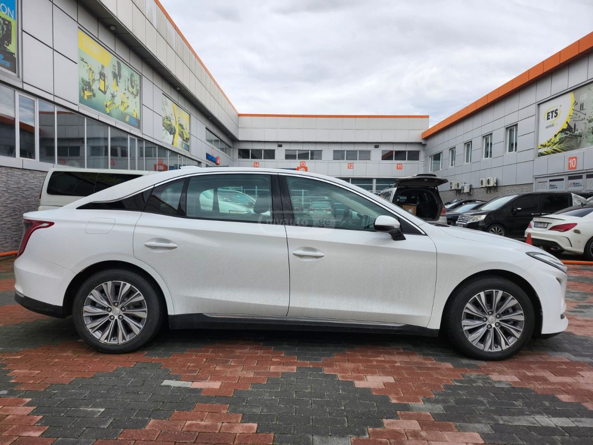Hongqi E-QM 5 2024 — photo 2