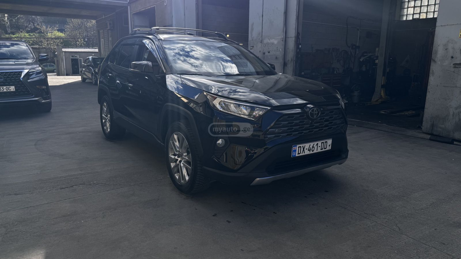 Toyota RAV4 2019 — photo 2