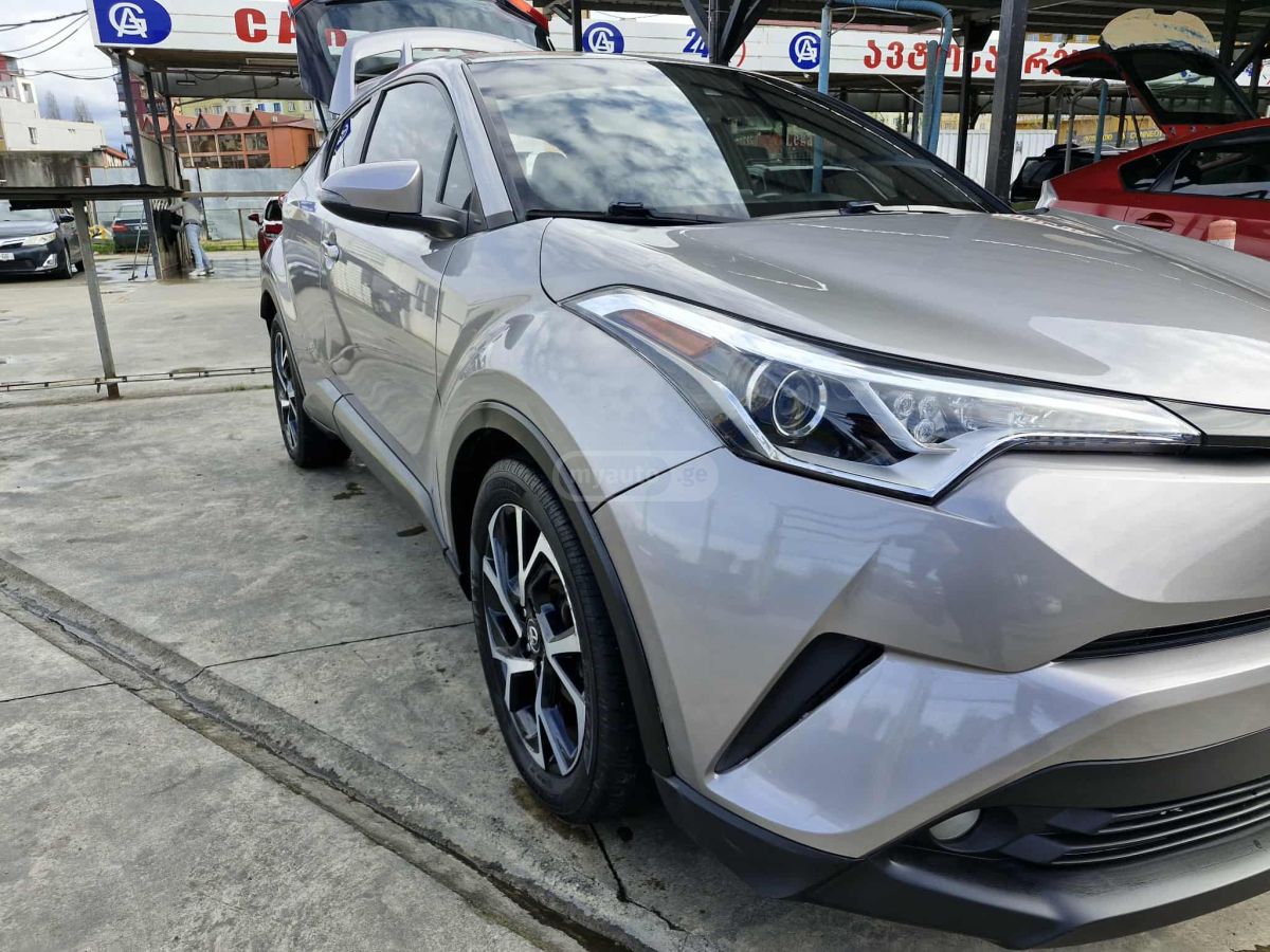 Toyota CHR 2017 — photo 2