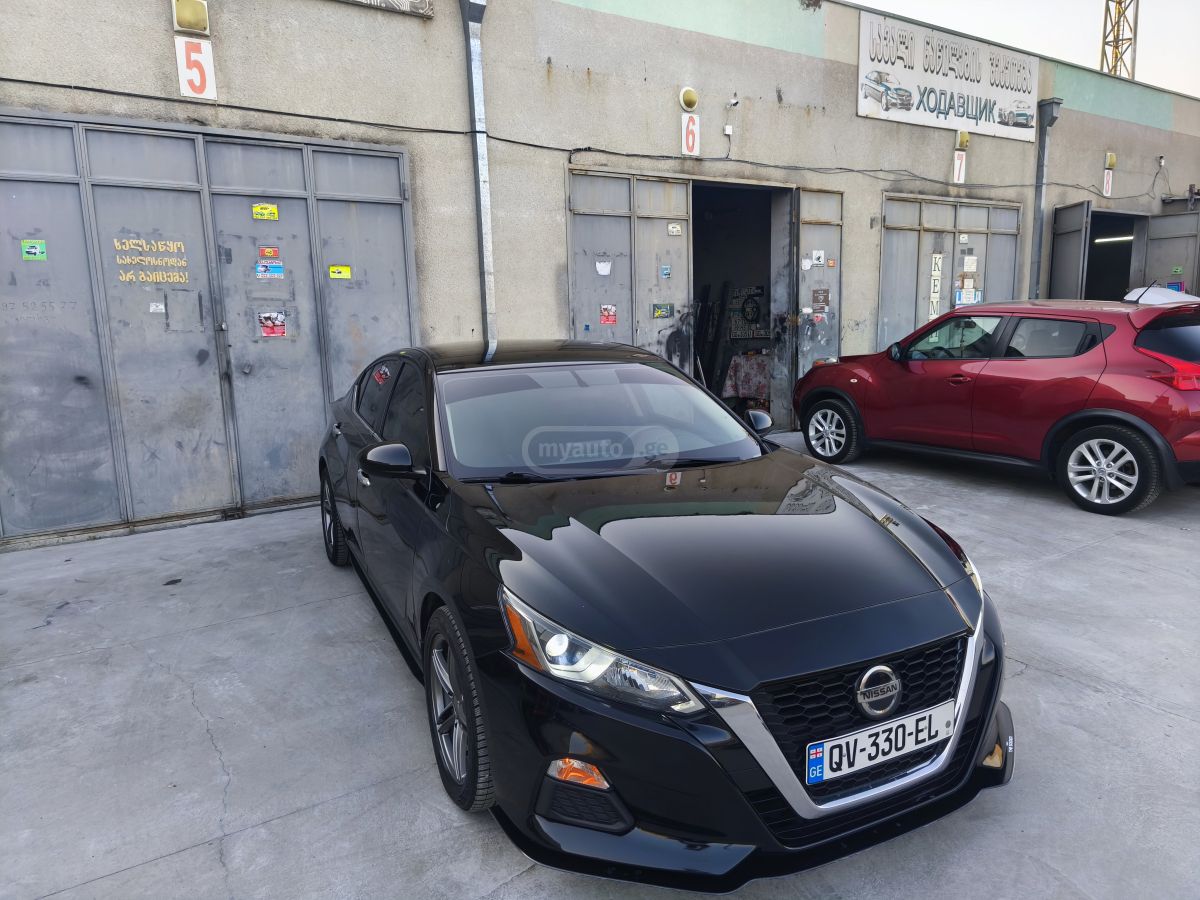 Nissan Altima 2019 — photo 2