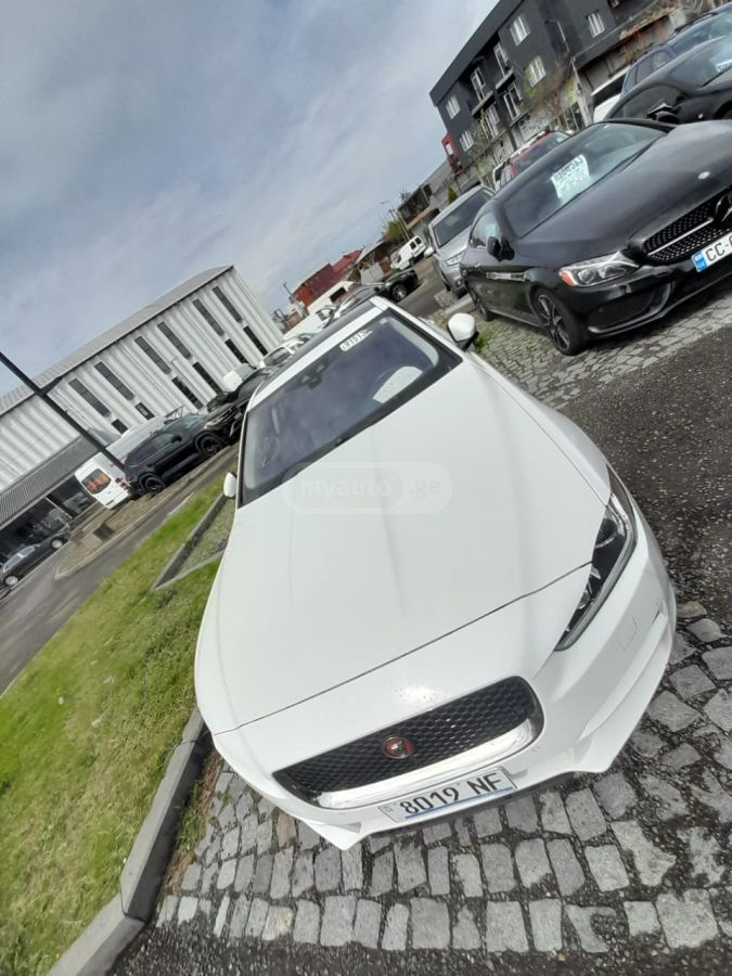 Jaguar XE