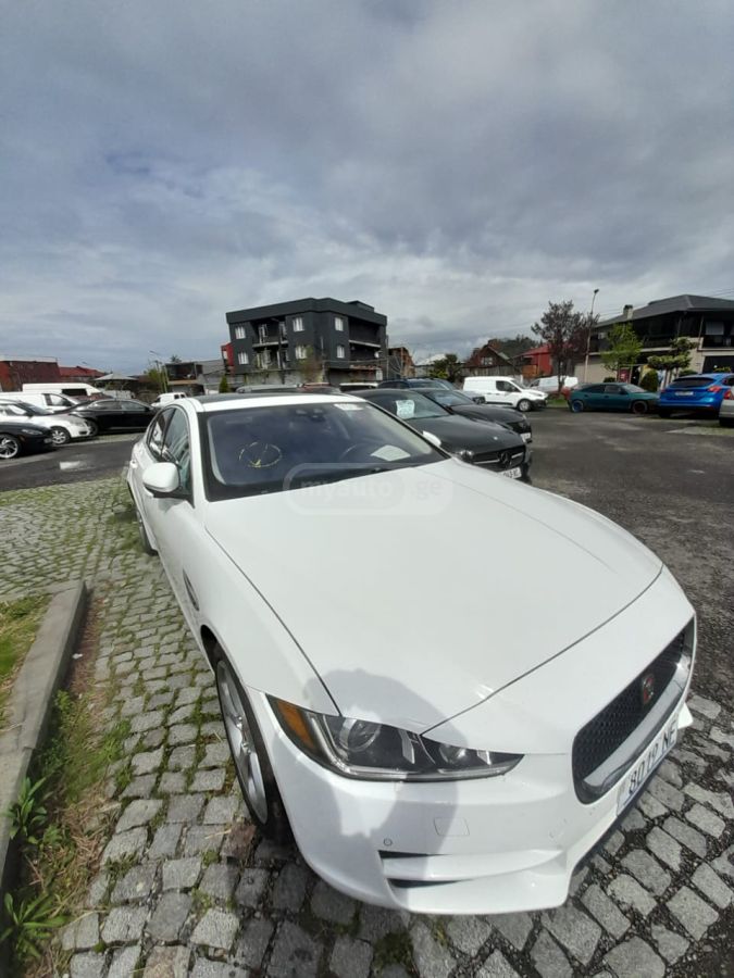 Jaguar XE 2017 — photo 2