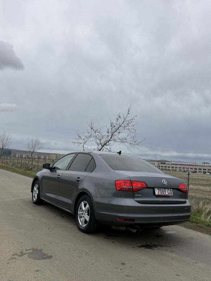 Volkswagen Jetta 2016 — photo 2