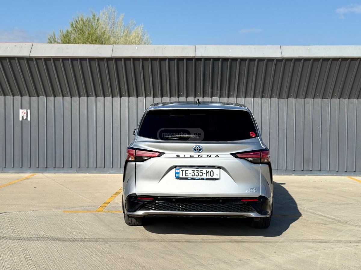 Toyota Sienna 2021 — photo 2