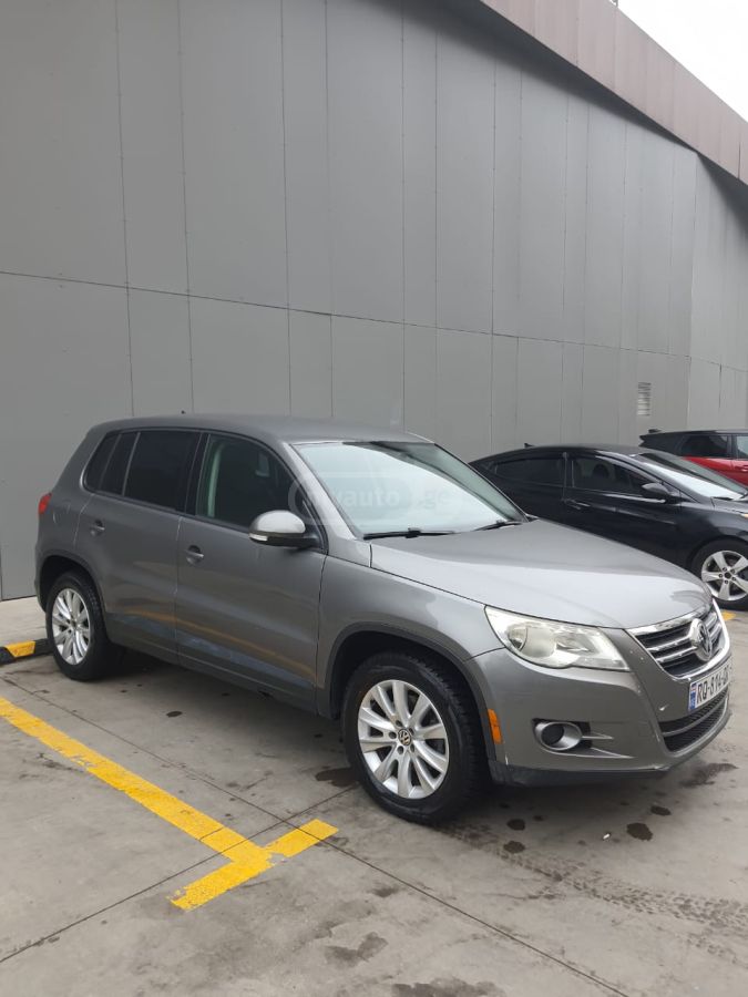 Volkswagen Tiguan 2010 — photo 2
