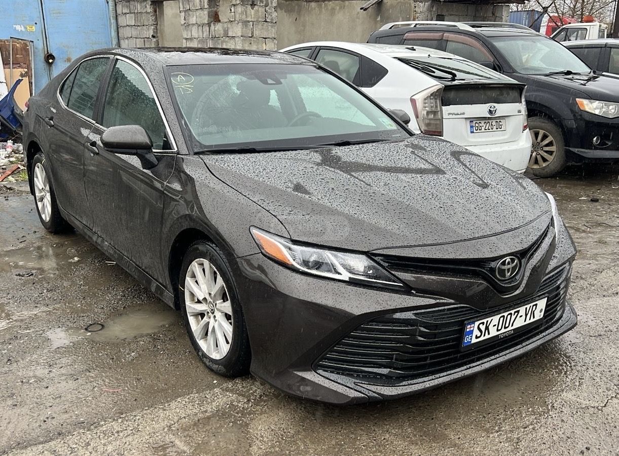 Toyota Camry 2020 — photo 2