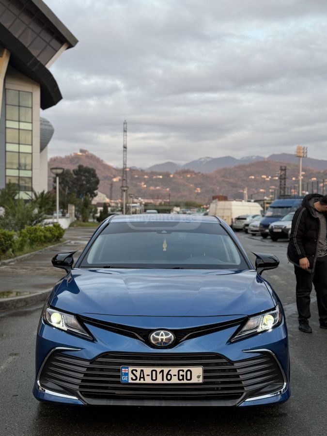 Toyota Camry 2020 — photo 2