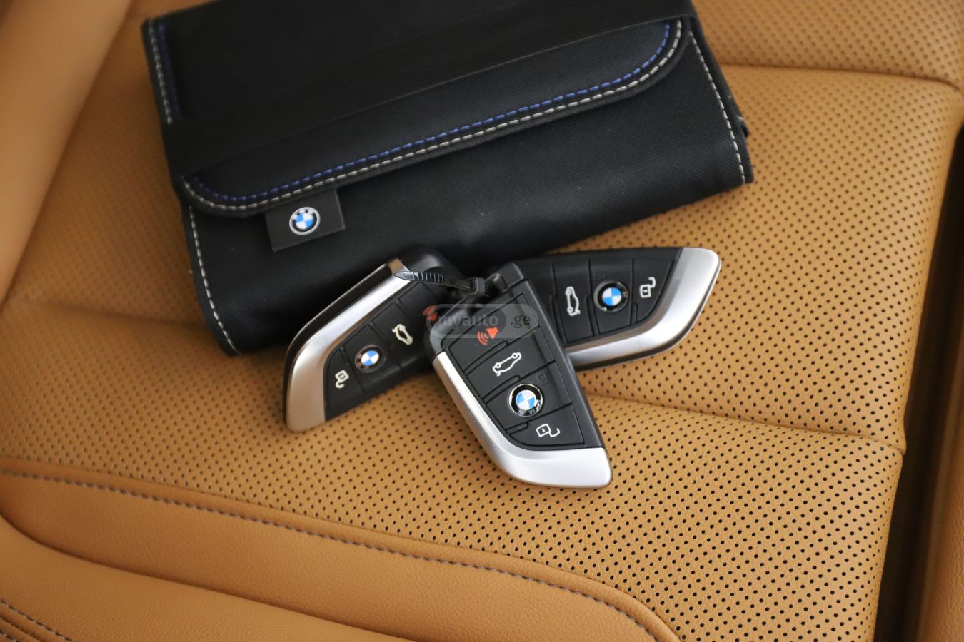 BMW 330 2023 — photo 2