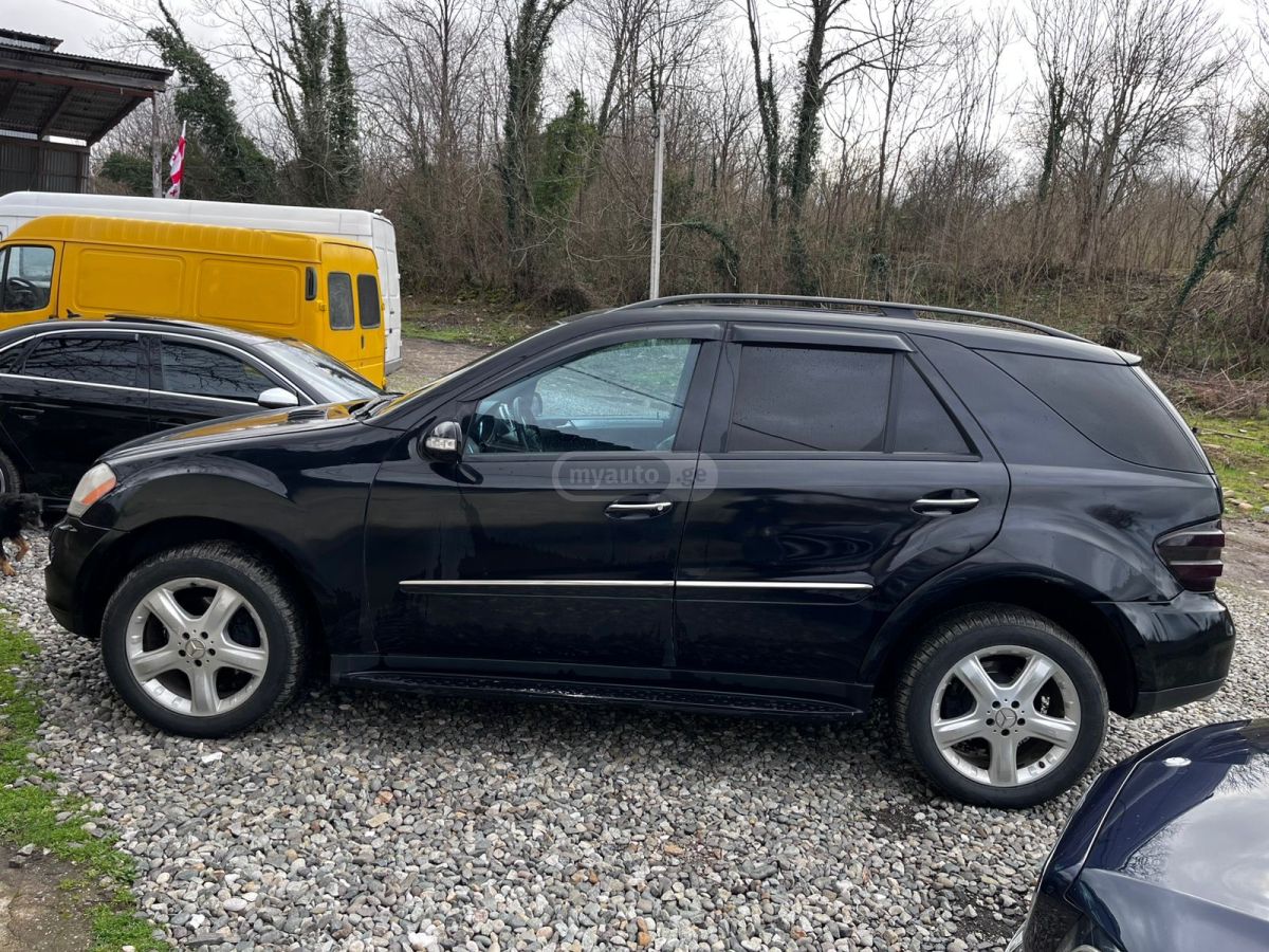 Mercedes-Benz ML 500 2005 — photo 2