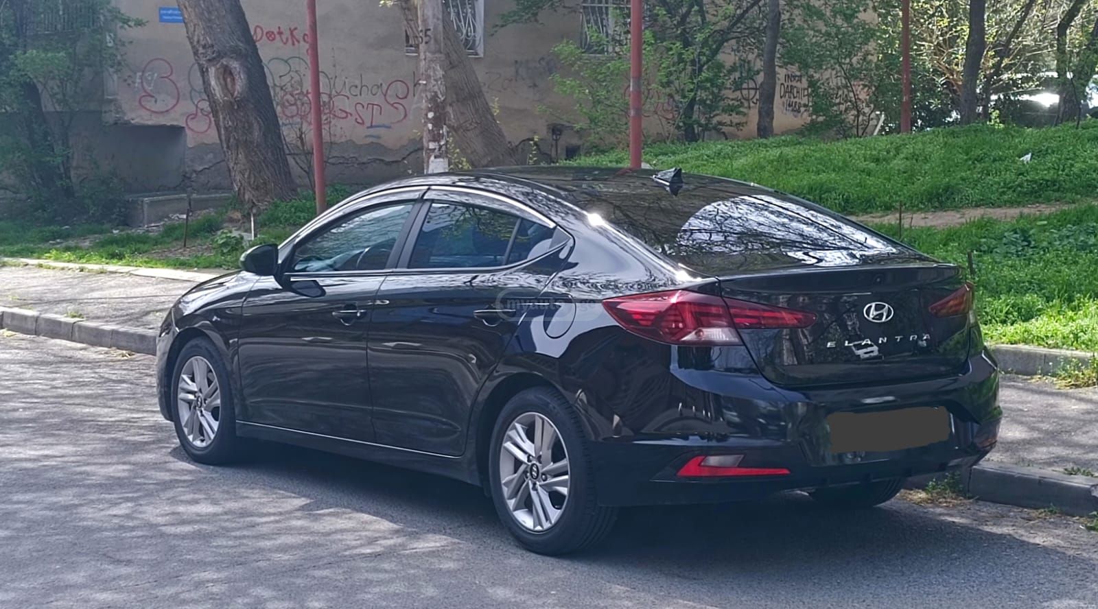 Hyundai Elantra 2019 — photo 2
