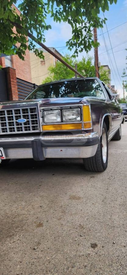 Ford Crown Victoria 1983 — photo 2